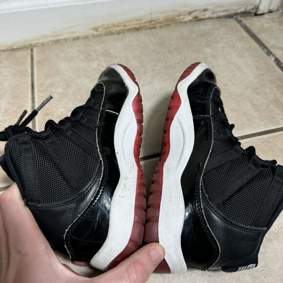 NICE Nike Air Jordan 11 Retro Bred Youth Size 2Y 2019 Black Red 378039-061 - Picture 6 of 8